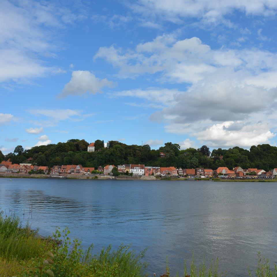Ansicht Lauenburg mit Elbe im Vordergrund